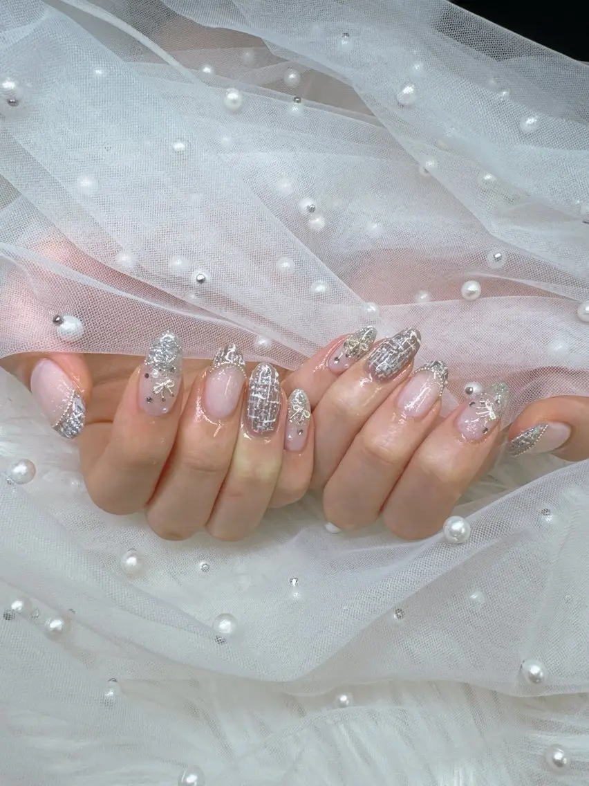 ネイル 成人式 フレンチネイル ジェルネイル ガラスフレンチ キラキラネイル ハンドネイル Queeens nailのネイルデザイン
