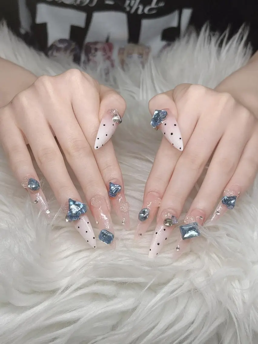 ネイル 長さ出し グラデーション 卒業式 キラキラネイル マグネットネイル Lee Nailsのネイルデザイン