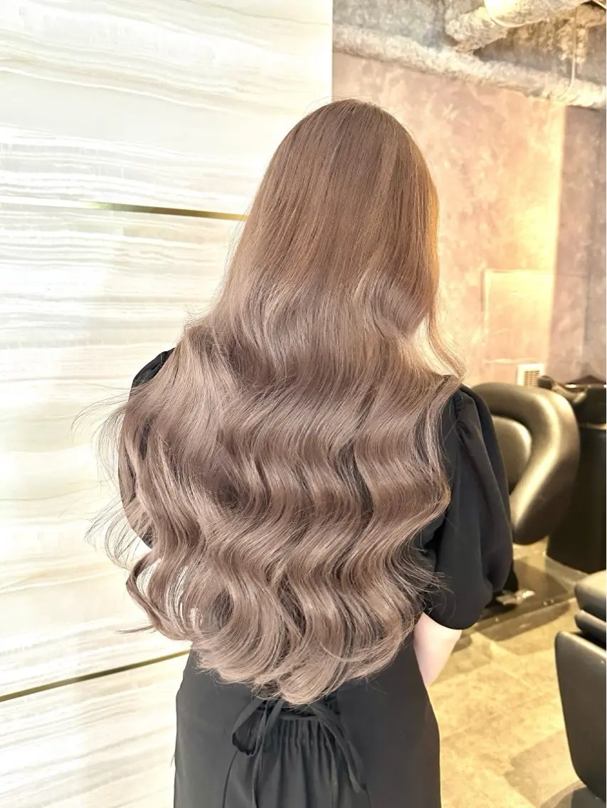 ロング カラー パーマ ヘアアレンジ メンズ ヘアカラー トリートメント 🌱巴結生🌿グレー ジュ☁️ミルクティーのヘアスタイル