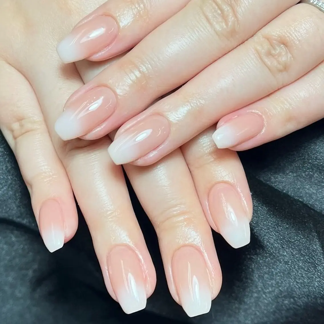 ネイル チークネイル 長さ出し フットネイル ジェルネイル 卒業式 𝓐𝓷𝓻𝓲 XiinhNailのネイルデザイン