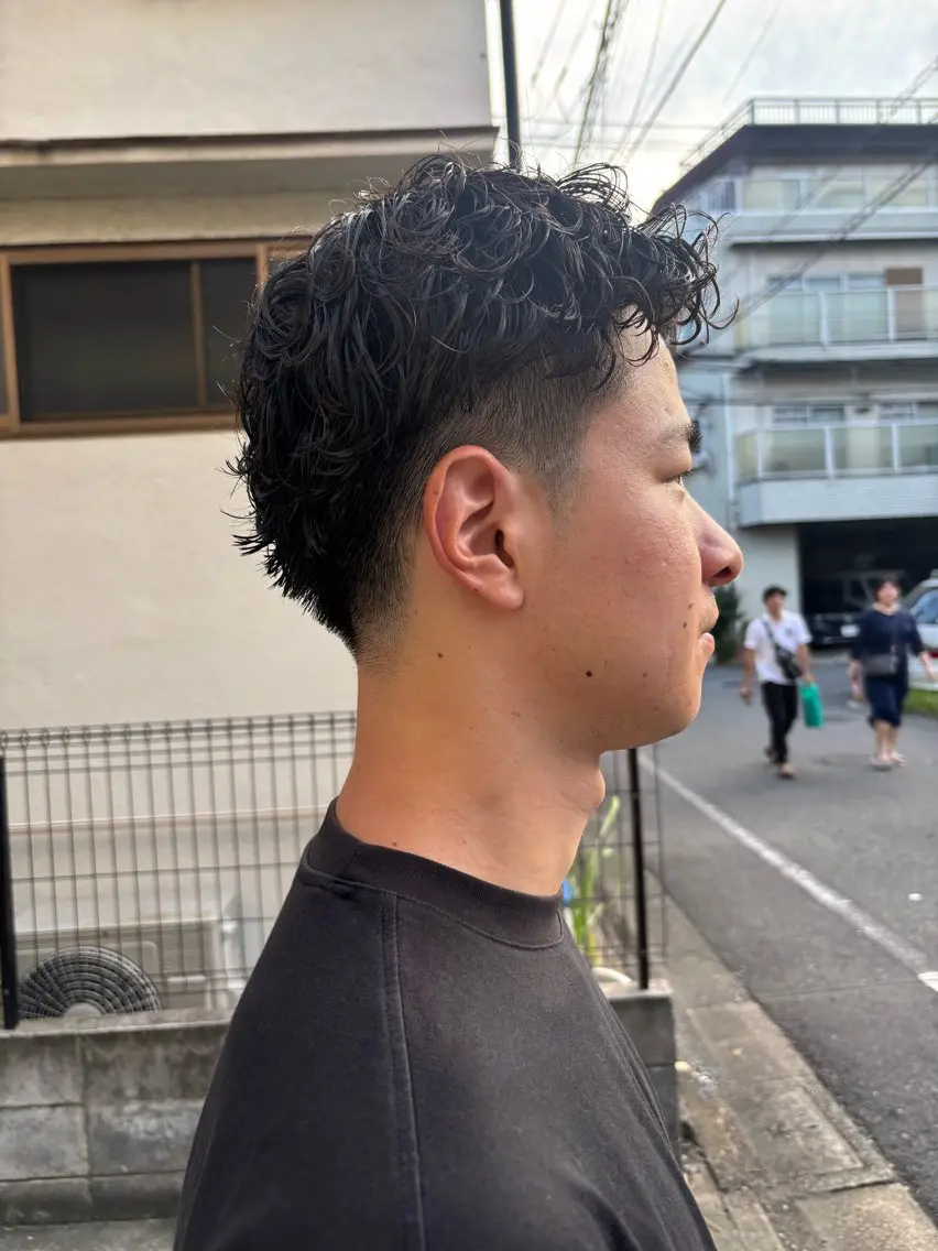ショート パーマ メンズ センターパート フェードカット 刈り上げ ショートヘア 中目黒メンズ刈り上げ Harunaのヘアスタイル