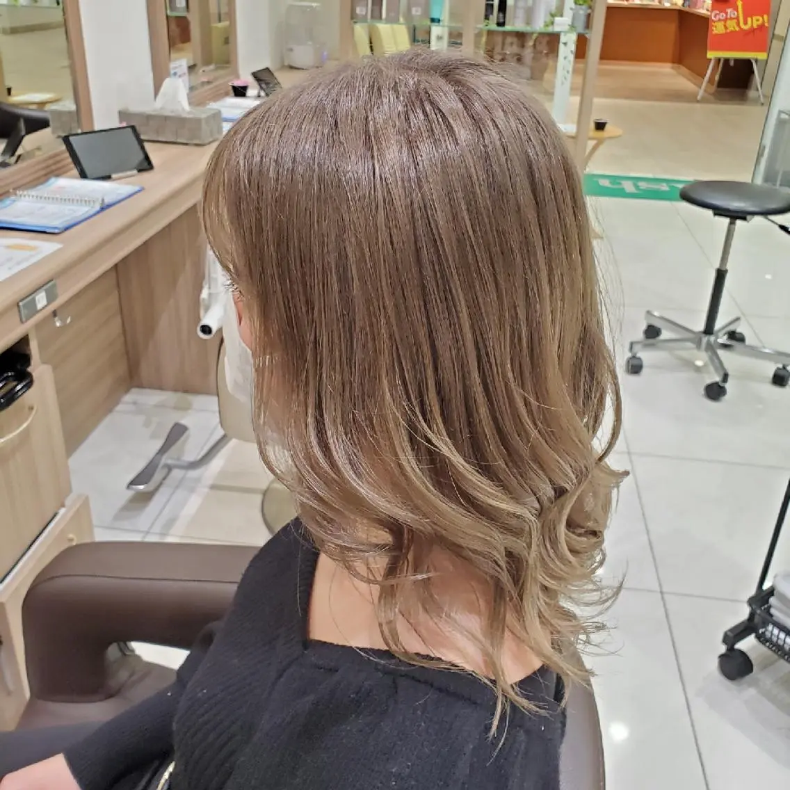 セミロング カラー ベージュカラー ブリーチ イルミナカラー ミルクティーベージュ カラー特化🔥中村 和貴<Ash津田沼>のヘアスタイル