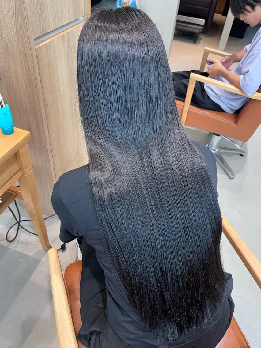 ロング カラー 黒髪 ブルーカラー ブルーブラック カット ヘアカラー トリートメント 透明感カラー🫧🌈 似合わせカット✂︎のヘアスタイル