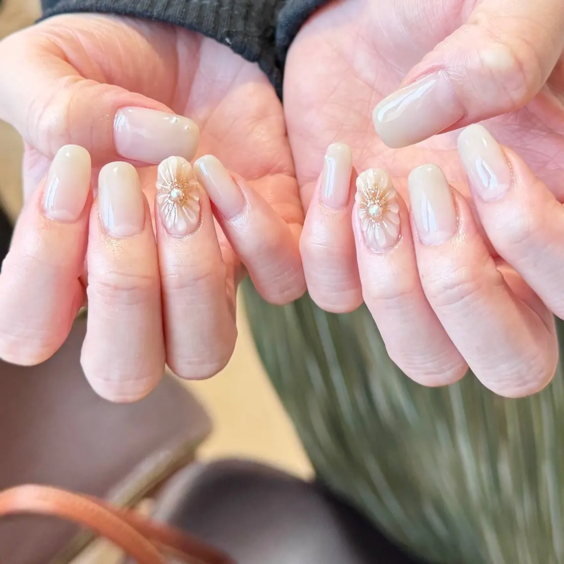 ネイル フラワーネイル グラデーション ぷっくりネイル ハンドネイル pointillé .ayaのネイルデザイン