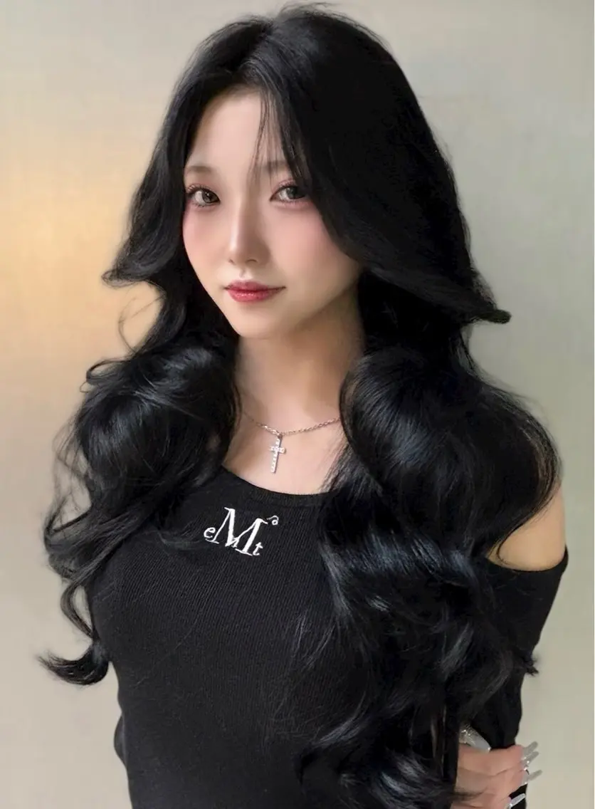 ロング カラー 黒髪 ブルーカラー ブルーブラック 髪質改善 レイヤーカット カット ヘアカラー トリートメント SHOUHEI 韓国風レイヤーカットのヘアスタイル