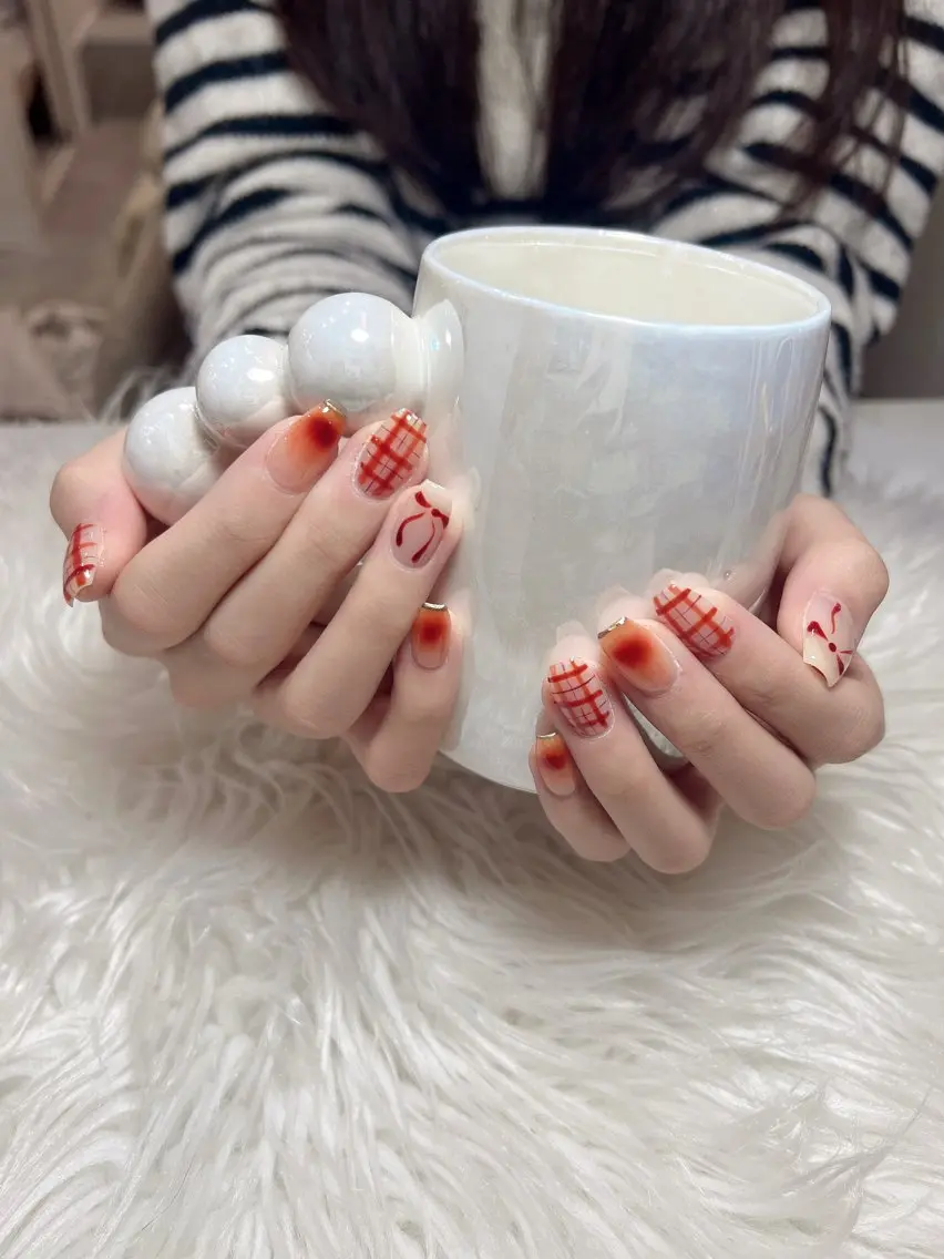 ネイル ハンドネイル &ME シシのネイルデザイン