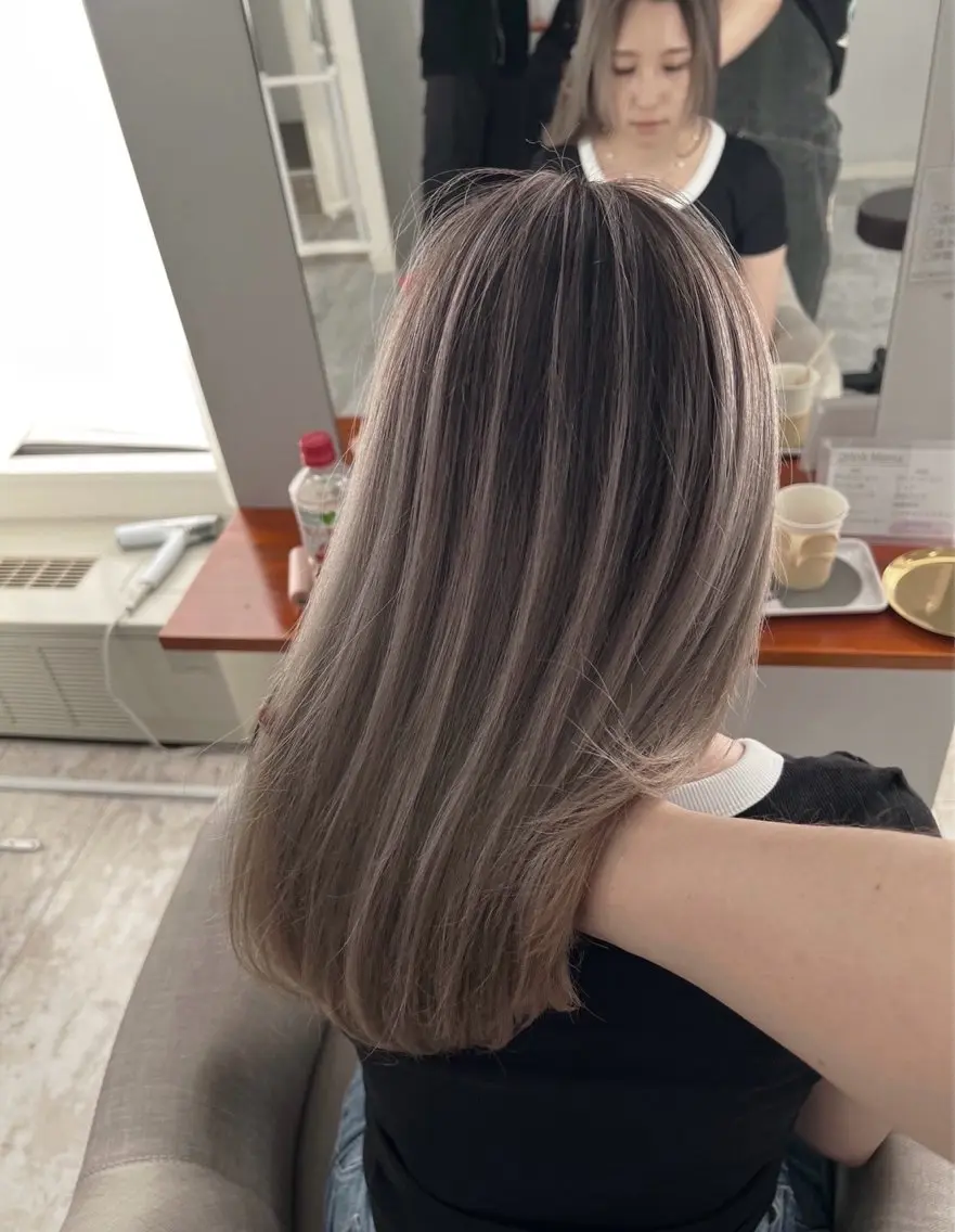 ミディアム カラー バレイヤージュ グレージュ レイヤーカット 指名数No.1 /NAOYAのヘアスタイル
