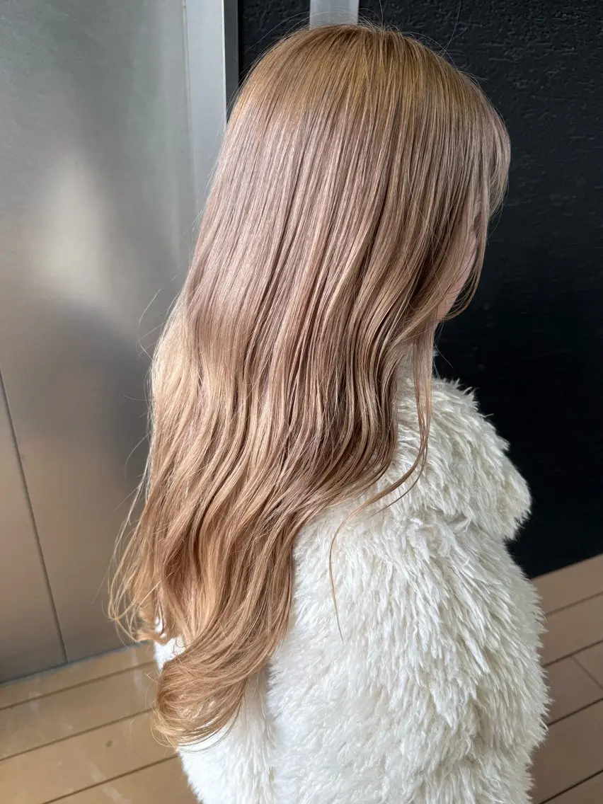 ロング ヘアカラー 守屋 瞳子のヘアスタイル