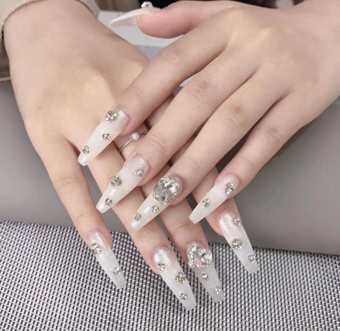 ネイル アートネイル 長さ出し ネイルチップ Queen‘s なんのネイルデザイン