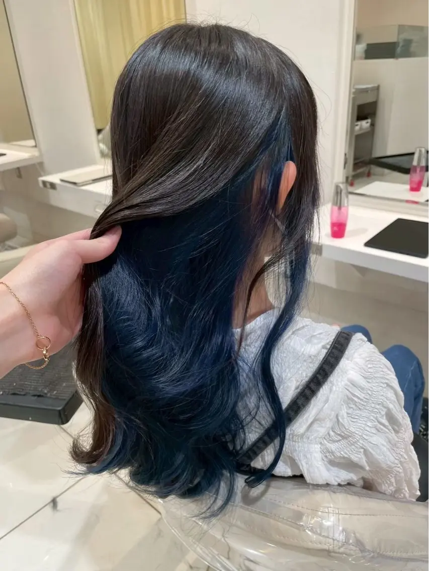 カラー インナーカラー ヘアカラー 鈴木 樹奈のヘアスタイル