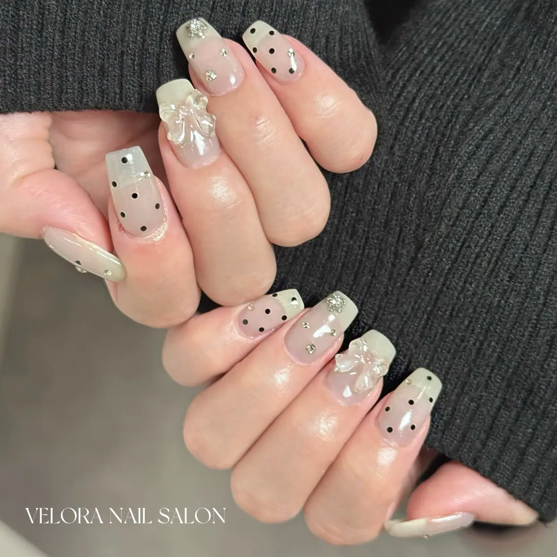 ネイル ドット ハンドネイル VELORA NAILのネイルデザイン