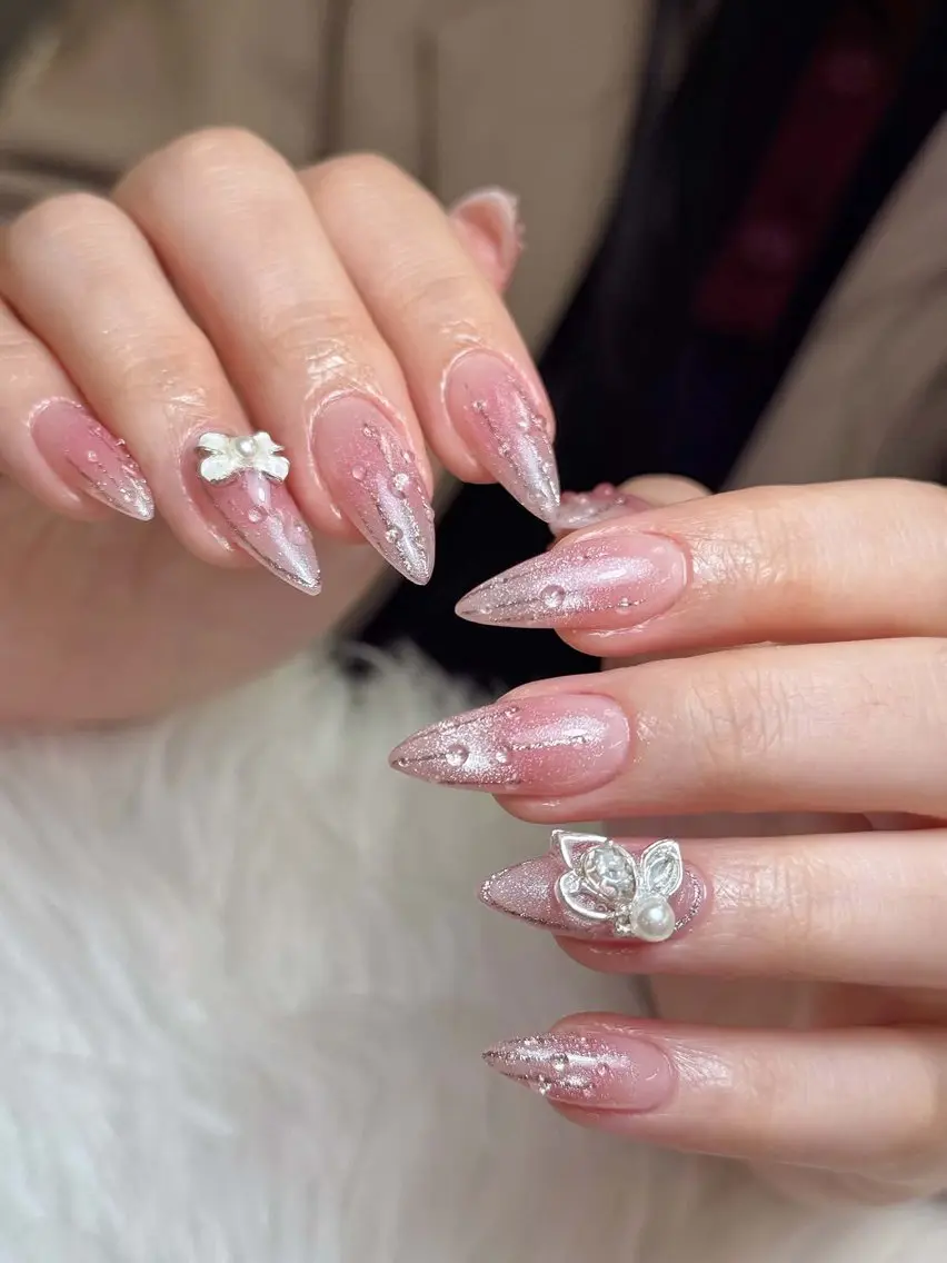 ネイル チークネイル ドット フレンチネイル グラデーション 韓国ネイル ハンドネイル Lisa Nail Salonのネイルデザイン