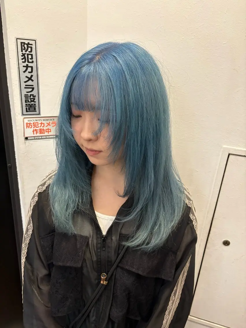 セミロング カラー カット ヘアカラー _WHITE / KENTOのヘアスタイル