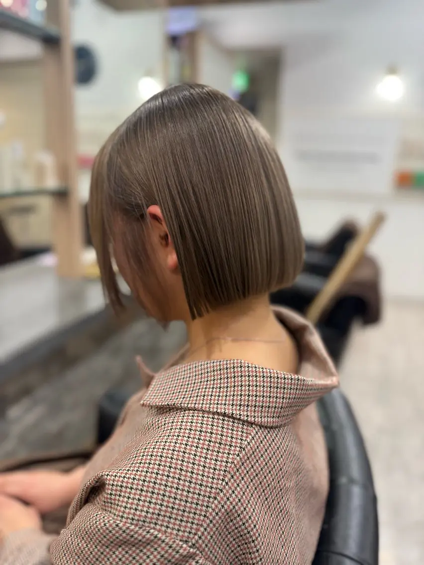 ショート 切りっぱなしボブ ボブ カット RIEブリーチ& エクステ特化型のヘアスタイル