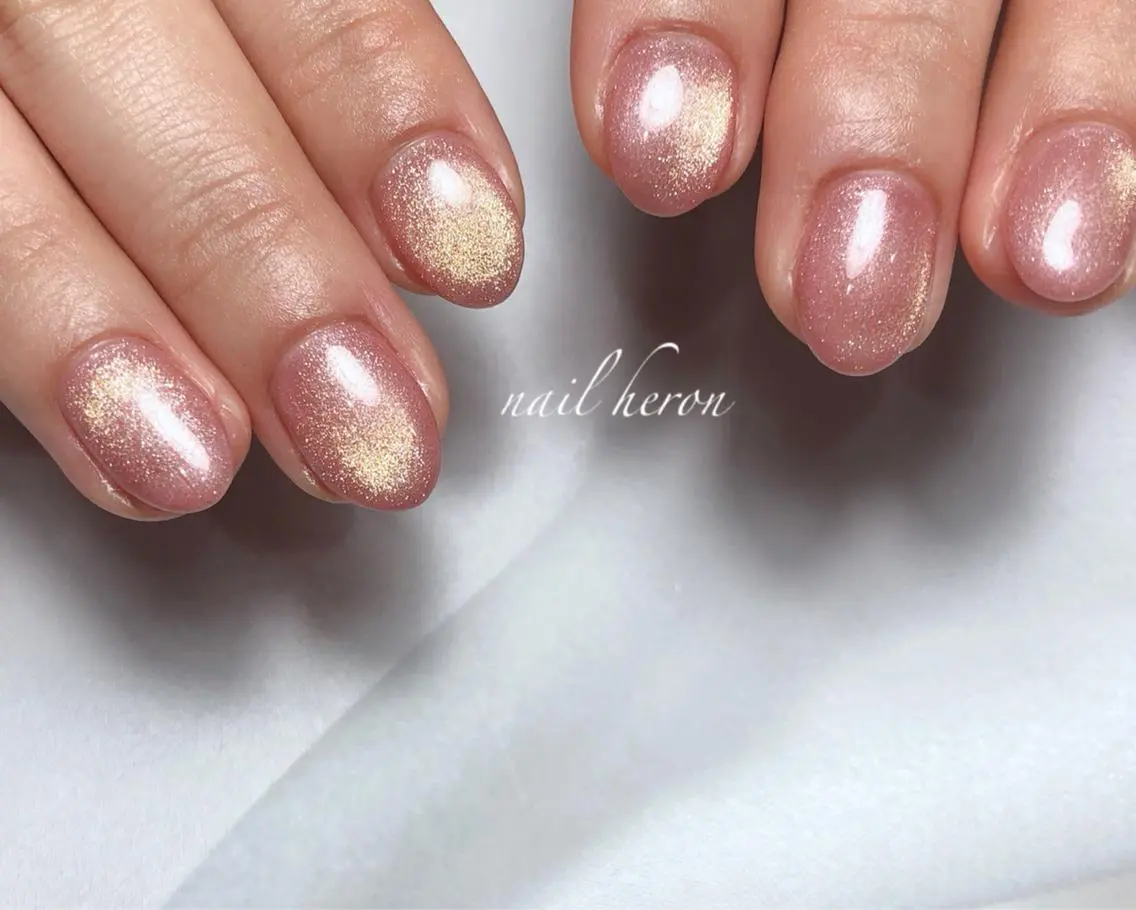 ネイル ゴールド ラメ(グリッター) ピンク ハンドネイル saki_ nail heronのネイルデザイン