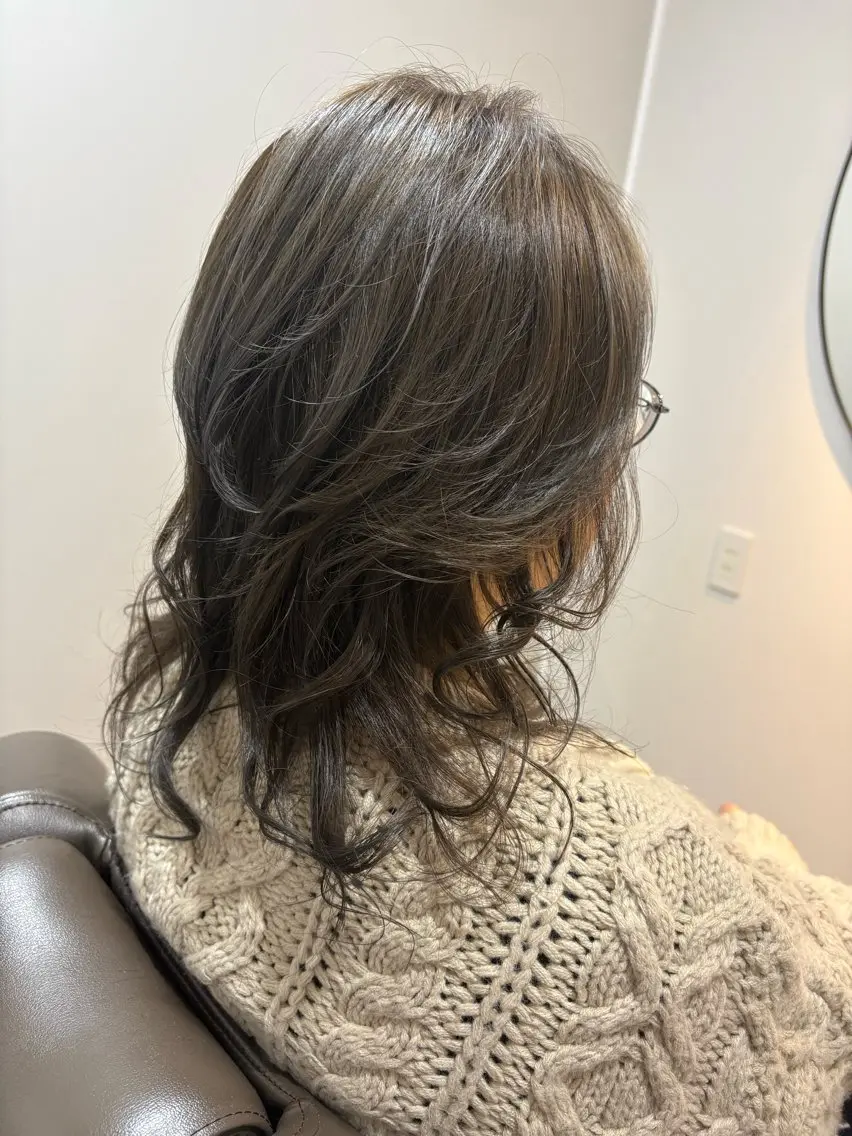 セミロング 西本 美華のヘアスタイル