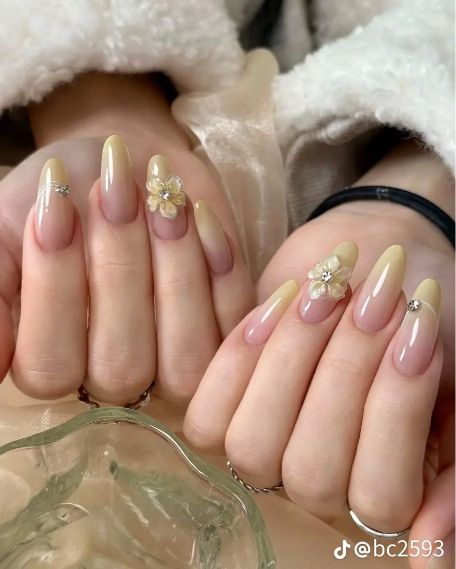 ネイル フラッシュネイル フレンチネイル グラデーション キラキラネイル 韓国ネイル ハンドネイル Hy nailsのネイルデザイン