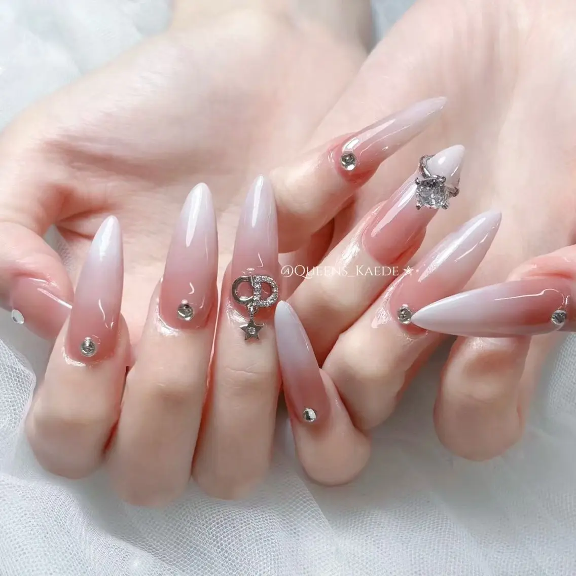 ネイル ハンドネイル Queens みなみのネイルデザイン