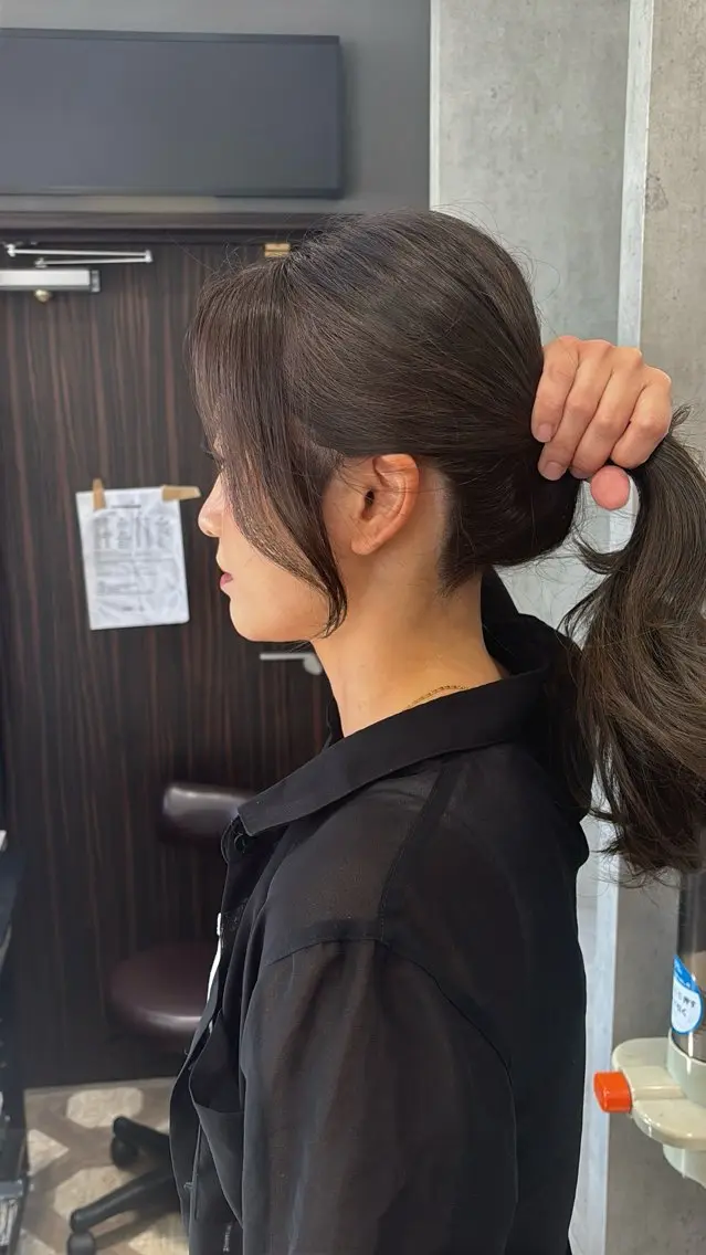 ロング 顔まわりレイヤー/諒 オリーブカラー/天神のヘアスタイル