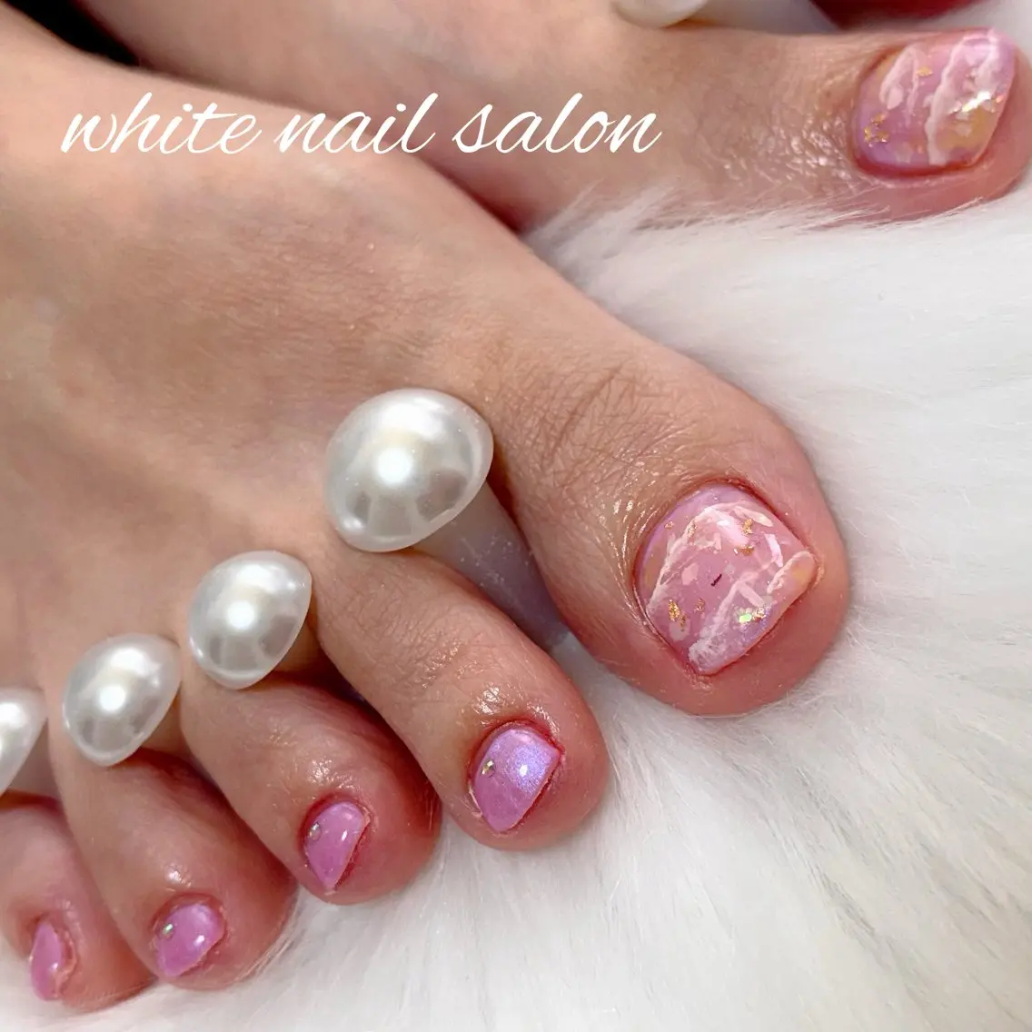ネイル フットネイル ラメ(グリッター) フットネイル white nail salonのネイルデザイン
