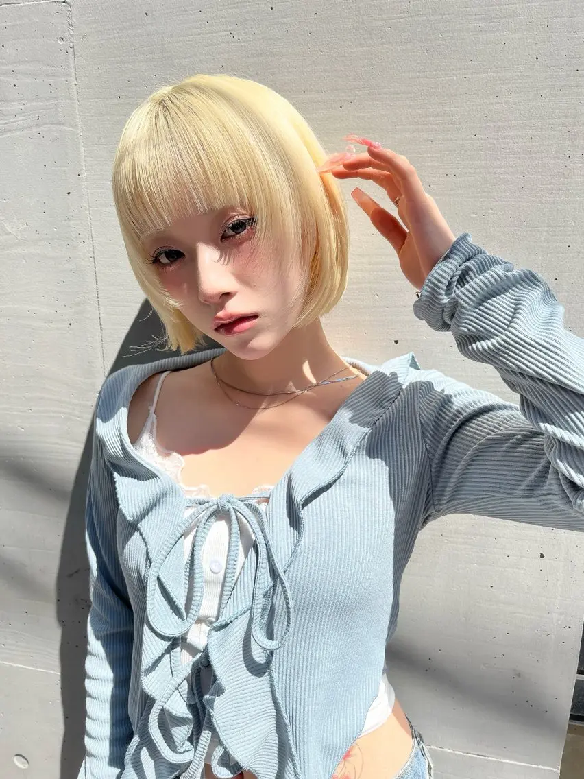 ミディアム カラー ハイトーンカラー 顔まわりレイヤー 顔周りカット レイヤーカット ヘアカラー ヘアセット💘 似合わせカラーのヘアスタイル