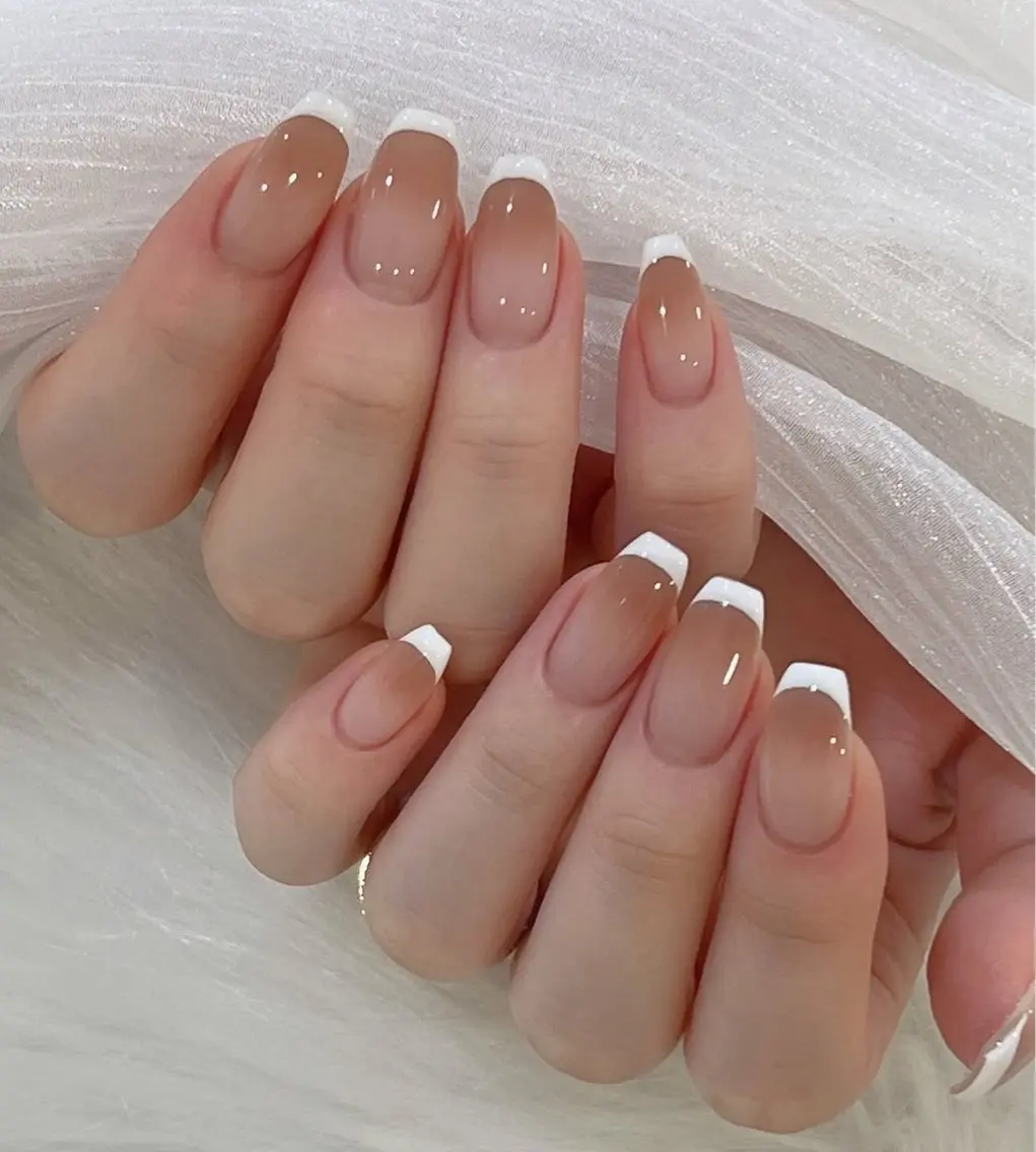 ネイル チークネイル フレンチネイル グラデーション 韓国ネイル マグネットネイル Hana Nailのネイルデザイン