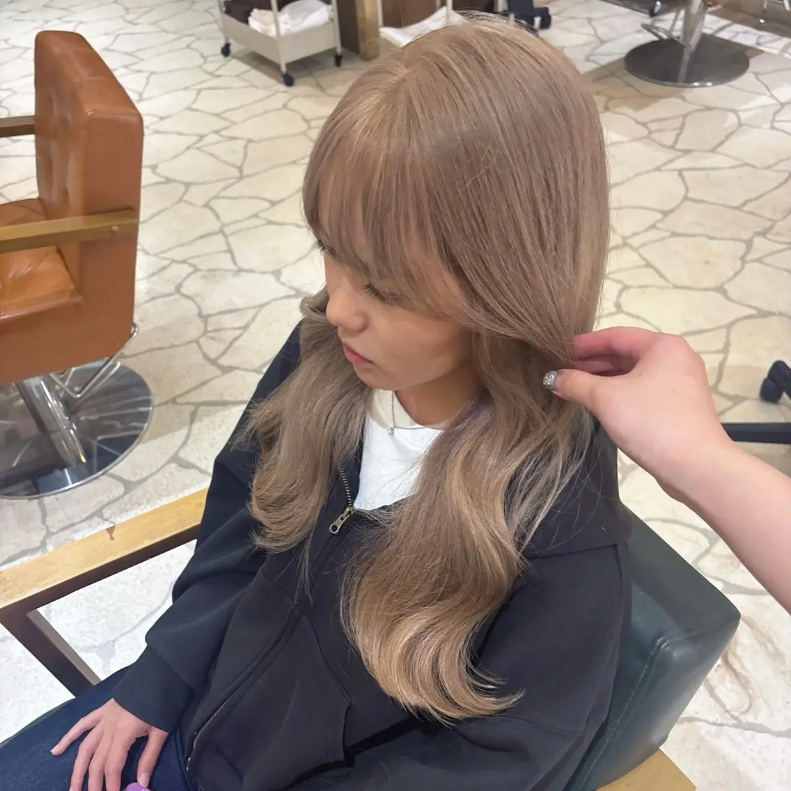 ロング 加藤 麻夢のヘアスタイル