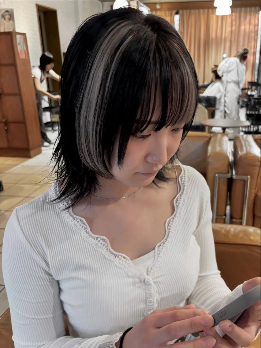 カット＋ブリーチダブルカラー＋デザインカラー＋トリートメントの写真