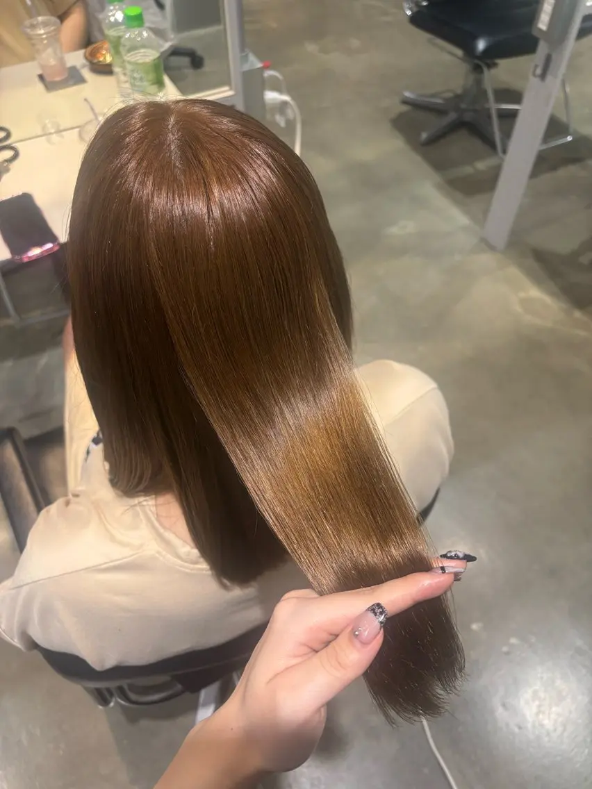 セミロング ヘアカラー Helena_ しゅりのヘアスタイル