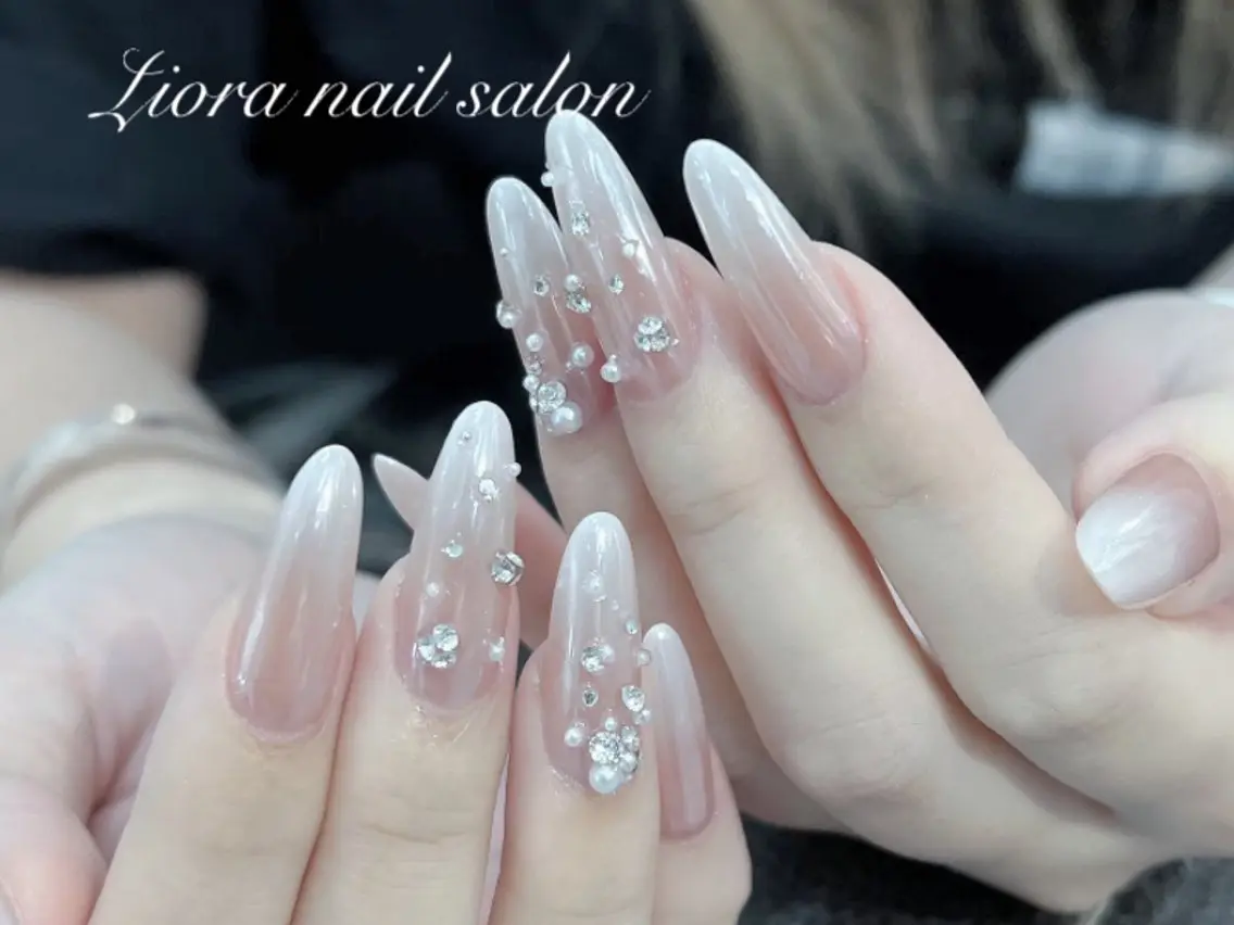 ネイル アートネイル フレンチネイル ジェルネイル ガーリー グラデーション ハンドネイル Liora nailのネイルデザイン