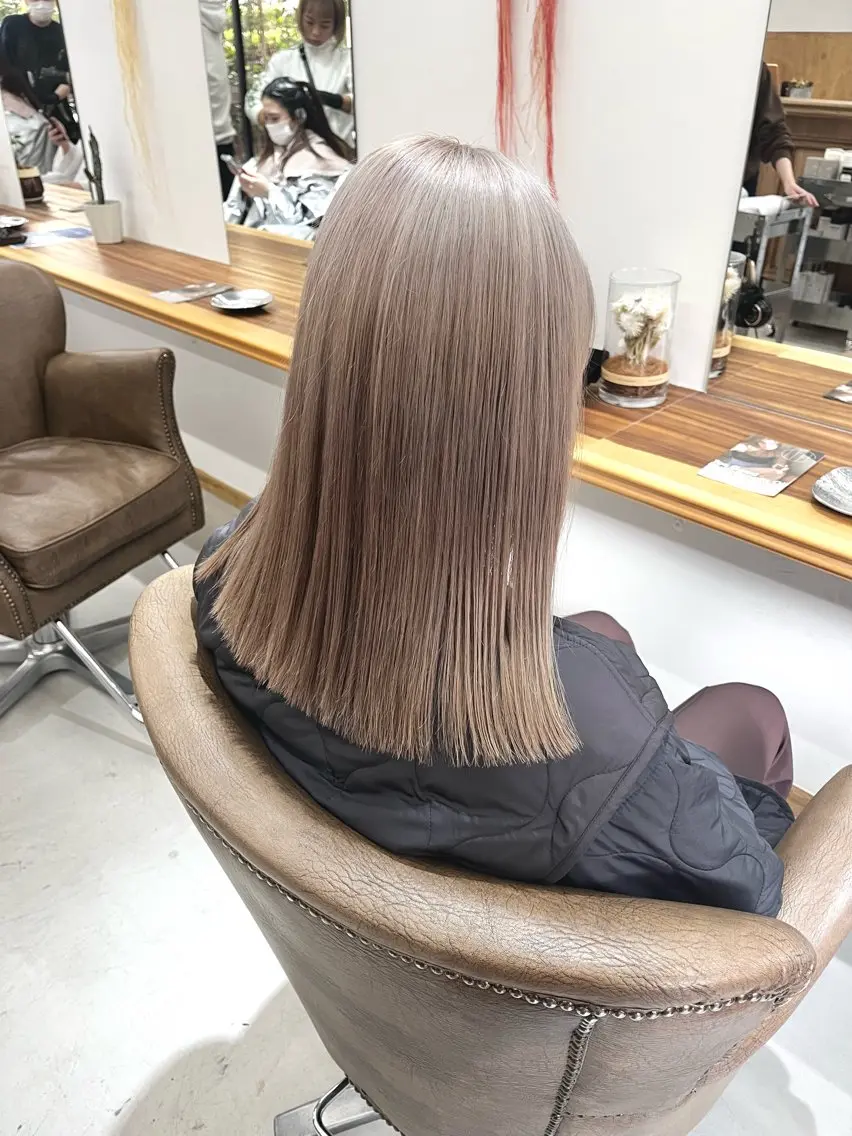 ミディアム カラー ヘアアレンジ ブリーチ ハイトーンカラー ラベンダーカラー ena/ブリーチなし 透明感・レイヤー🎀のヘアスタイル