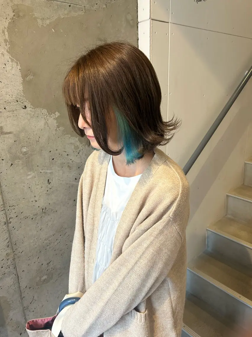 ミディアム カラー ヘアカラー トリートメント ウルフカット レイヤーカット上柿のヘアスタイル