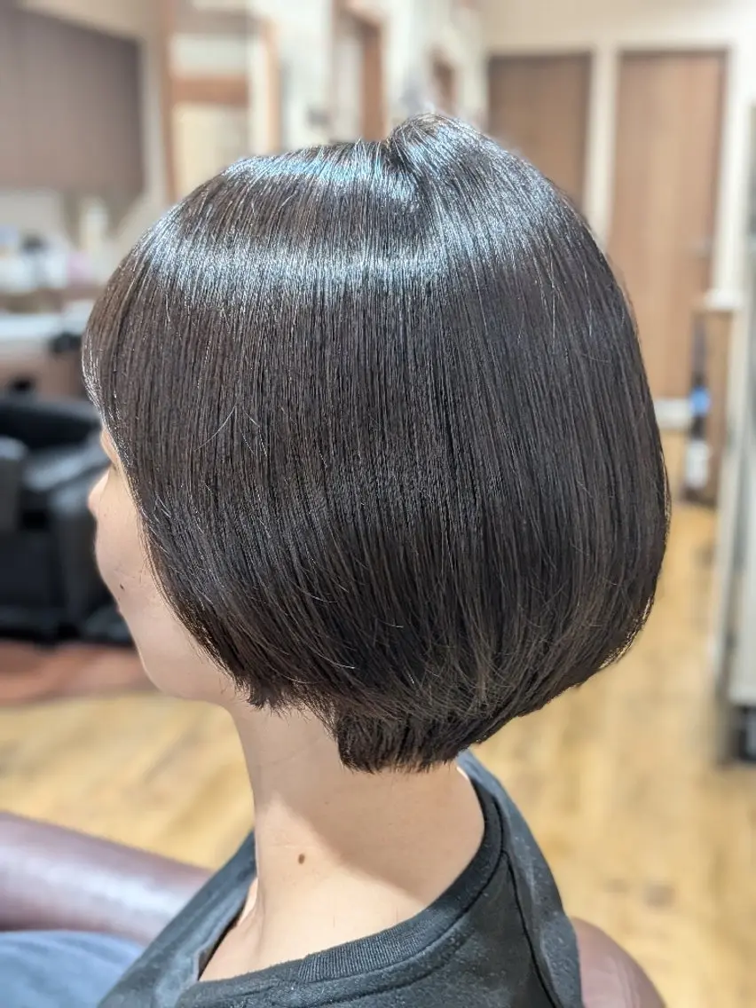 ショート カラー 赤木 優のヘアスタイル