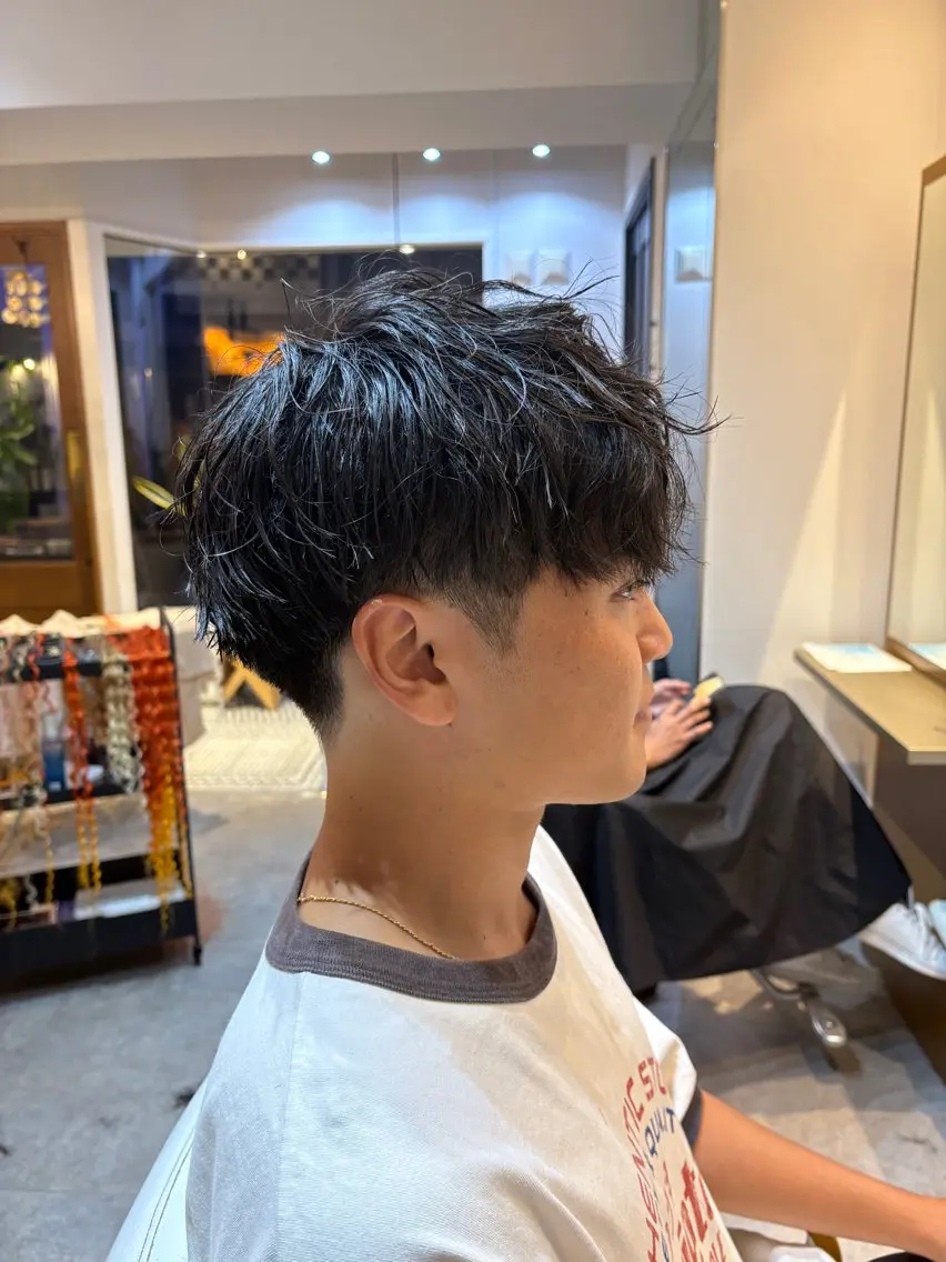 メンズ 🌟デザインカラー 久保悠那のヘアスタイル