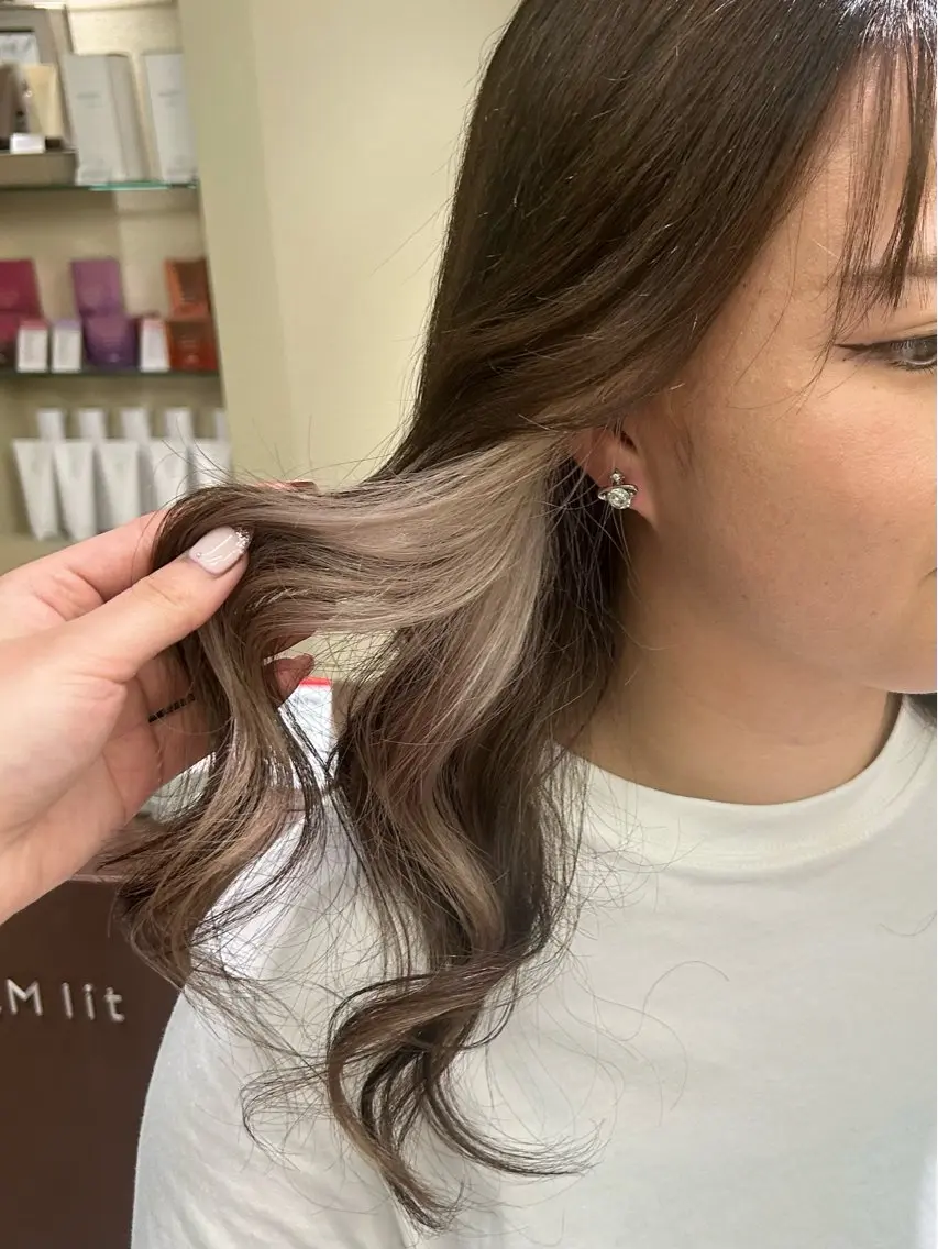 セミロング カラー 寺澤 花梨のヘアスタイル