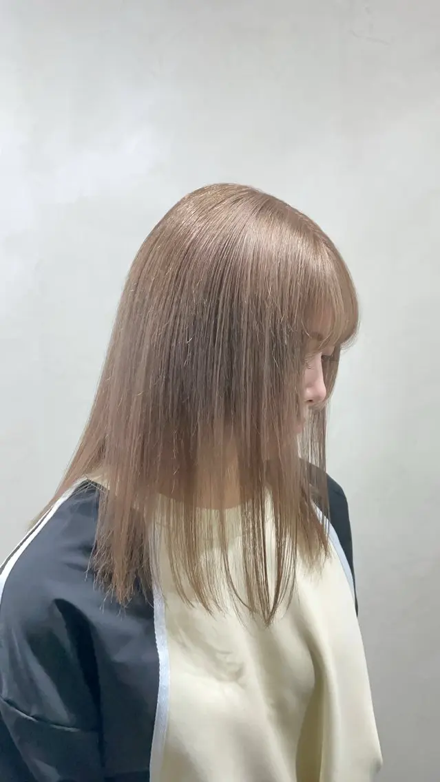 セミロング カラー 透明感カラー グレージュ 宍戸 秀斗のヘアスタイル
