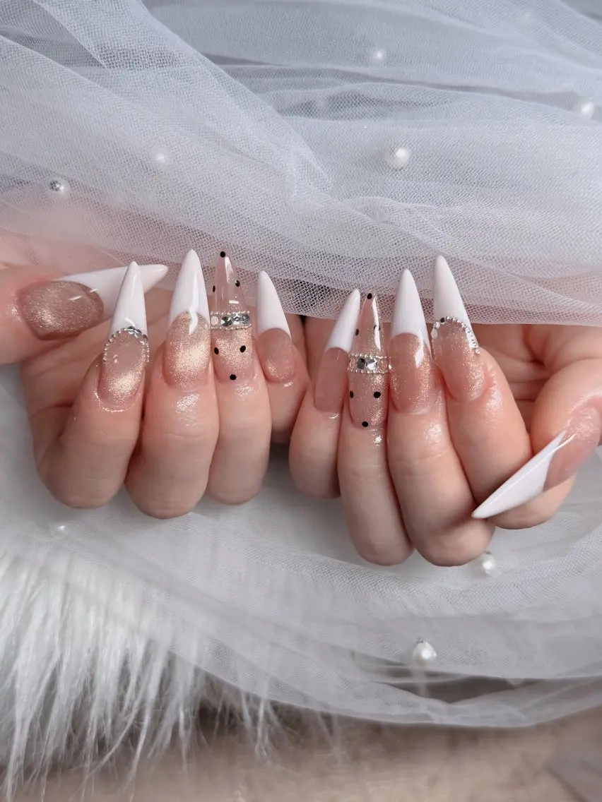 ネイル オーロラネイル フレンチネイル ジェルネイル ハロウィン キラキラネイル ハンドネイル H.baby Nail Salonのネイルデザイン