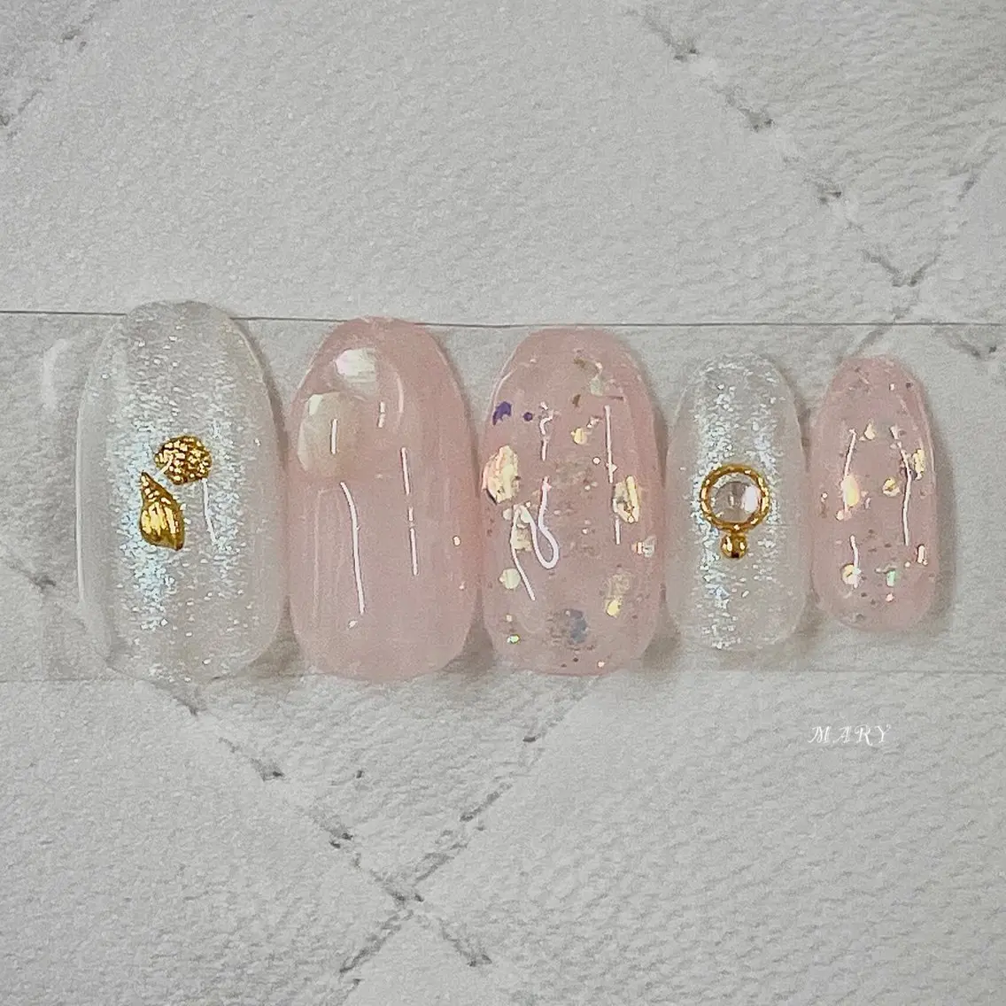 ネイル キラキラネイル ニュアンスネイル ピンク 夏ネイル ハンドネイル Mary nail .narumiのネイルデザイン