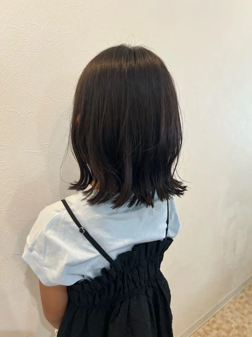 ミディアム 外ハネヘア カット cyan Amiのヘアスタイル