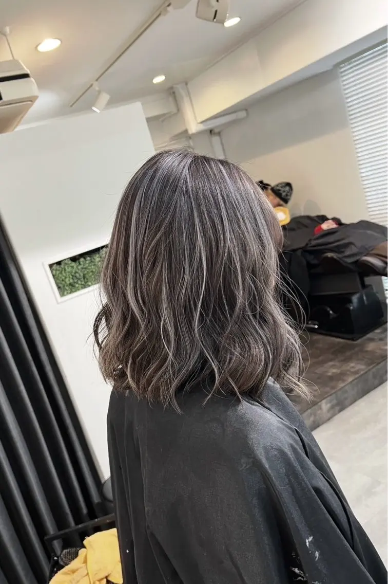 ミディアム カラー ダークグレー ダークグレージュ グレージュ ハイライトカラー ハイライト 指名数No.1 /NAOYAのヘアスタイル