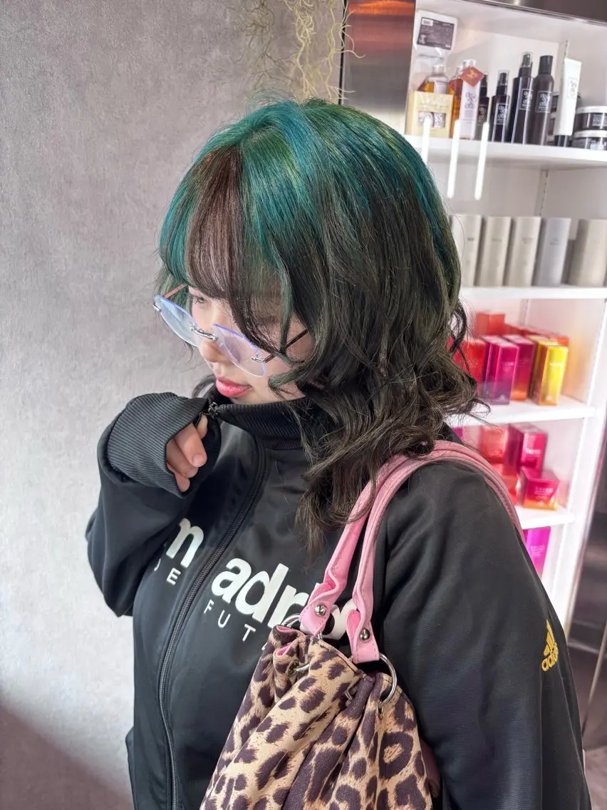ミディアム カラー ヘアアレンジ 切りっぱなしボブ ブリーチ ダブルカラー イヤリングカラー ハイライトカラー ヘアカラー iona/ハイトーン /ネイルのネイルデザイン