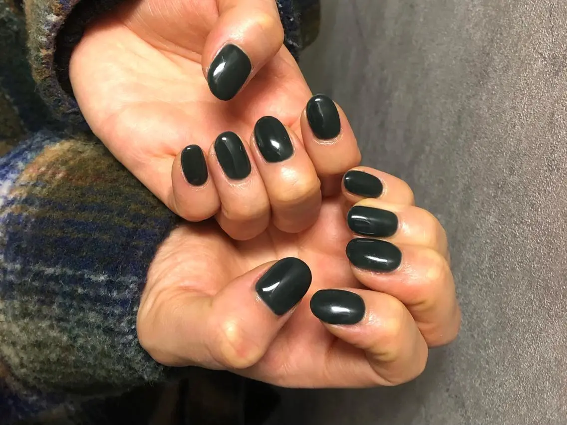 ネイル アートネイル ジェルネイル グリーン ニュアンスネイル ワンカラーネイル nailstudio eviz新宿店のネイルデザイン