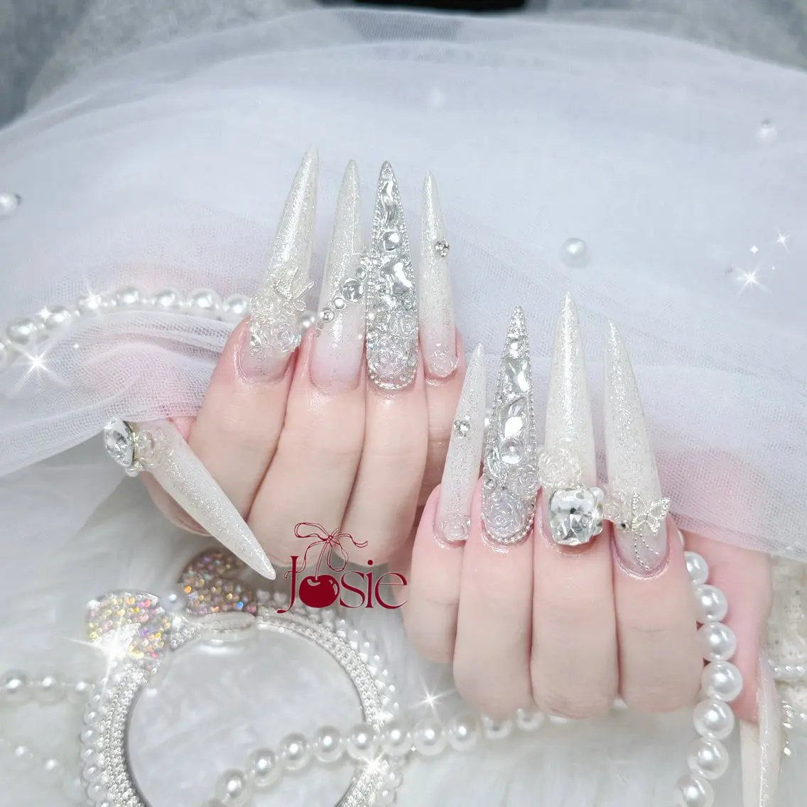 ネイル キラキラネイル 韓国ネイル ロングネイル ワンホンネイル ハンドネイル Josie nail salonのネイルデザイン