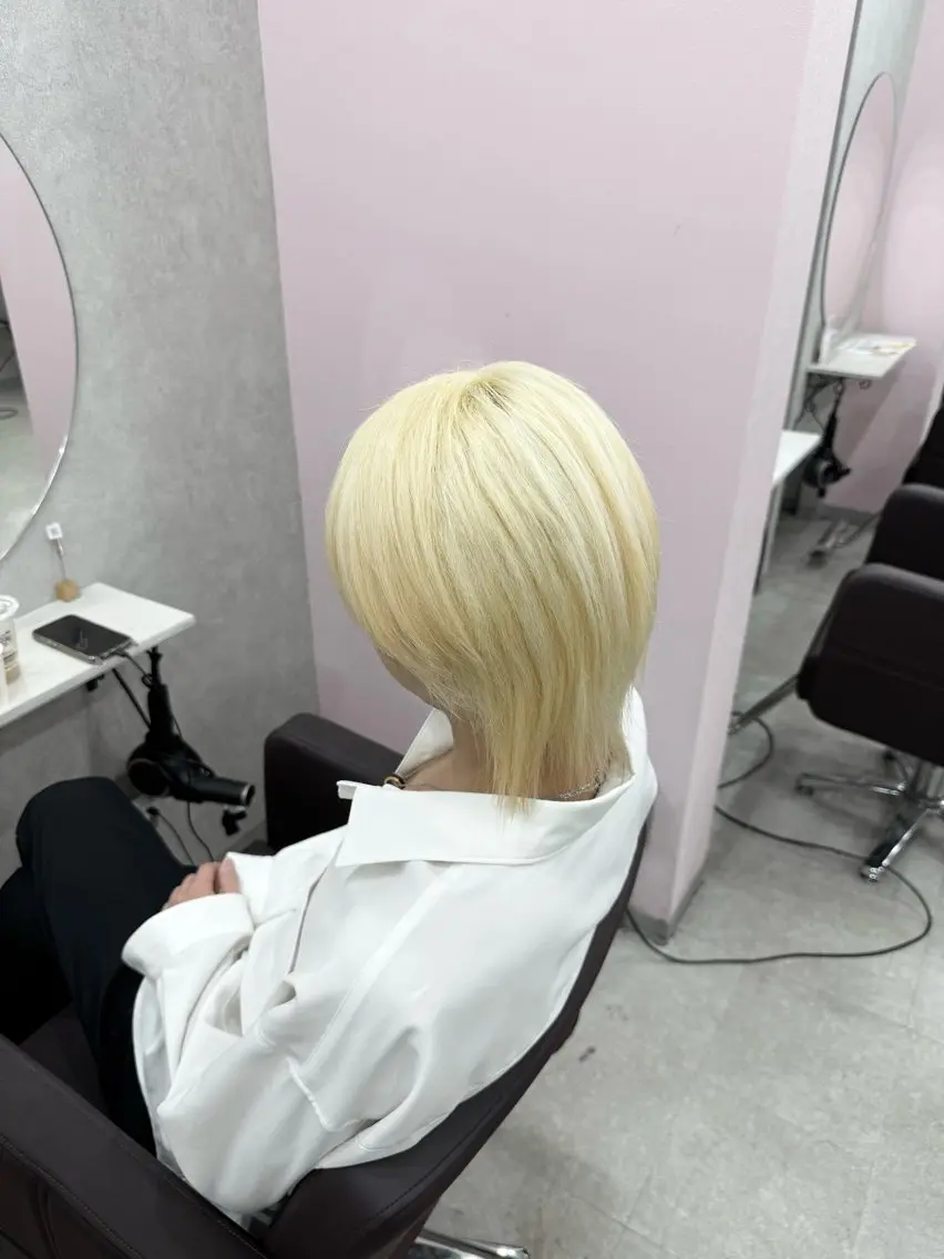 カラー ブリーチ 抜きっぱなしブロンド ブロンド ヘアカラー トリートメント ヘアセット 小川 新大のヘアスタイル