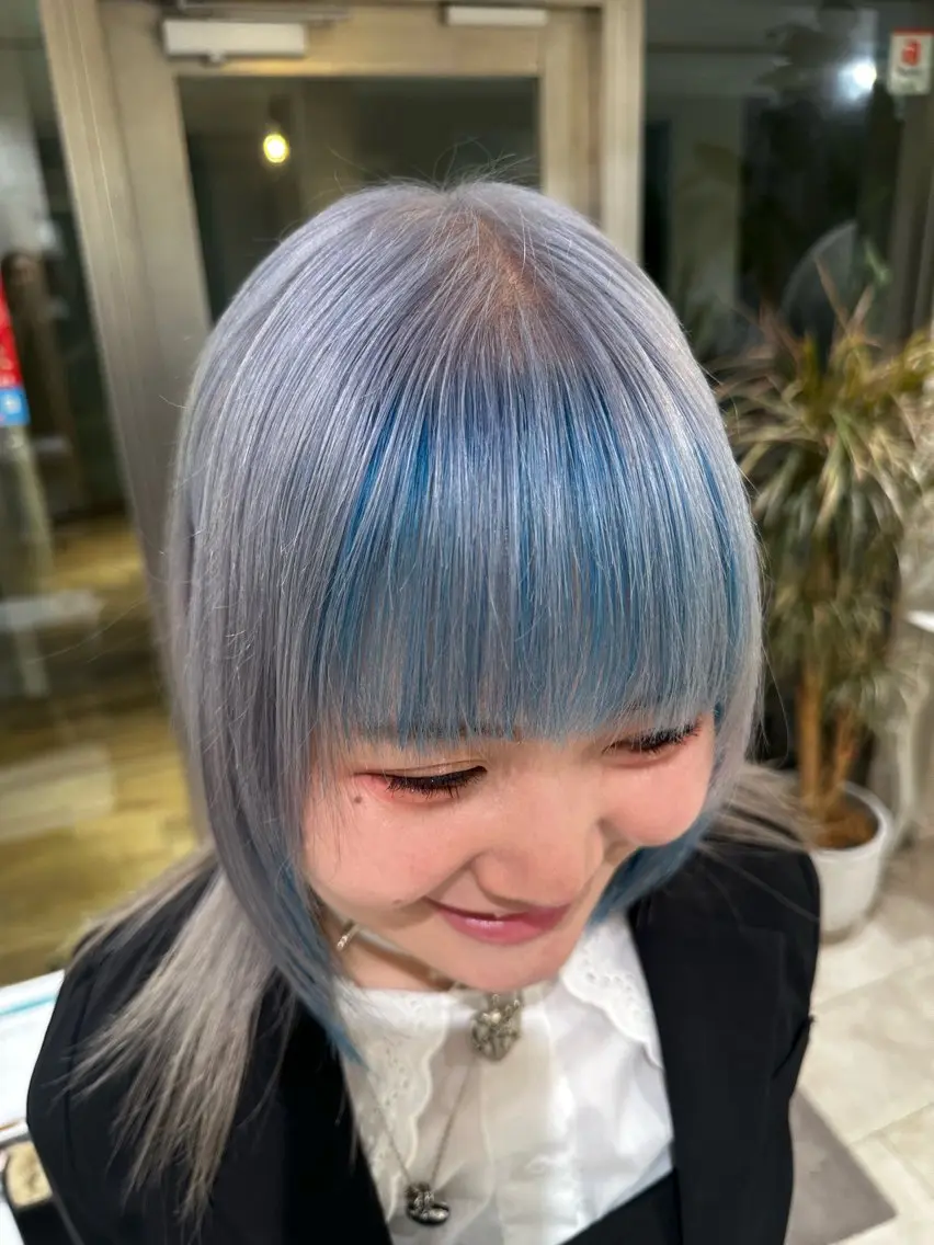 ミディアム カラー シルバー ホワイトシルバー デザインカラー🎨 下北沢 / 磯部のヘアスタイル