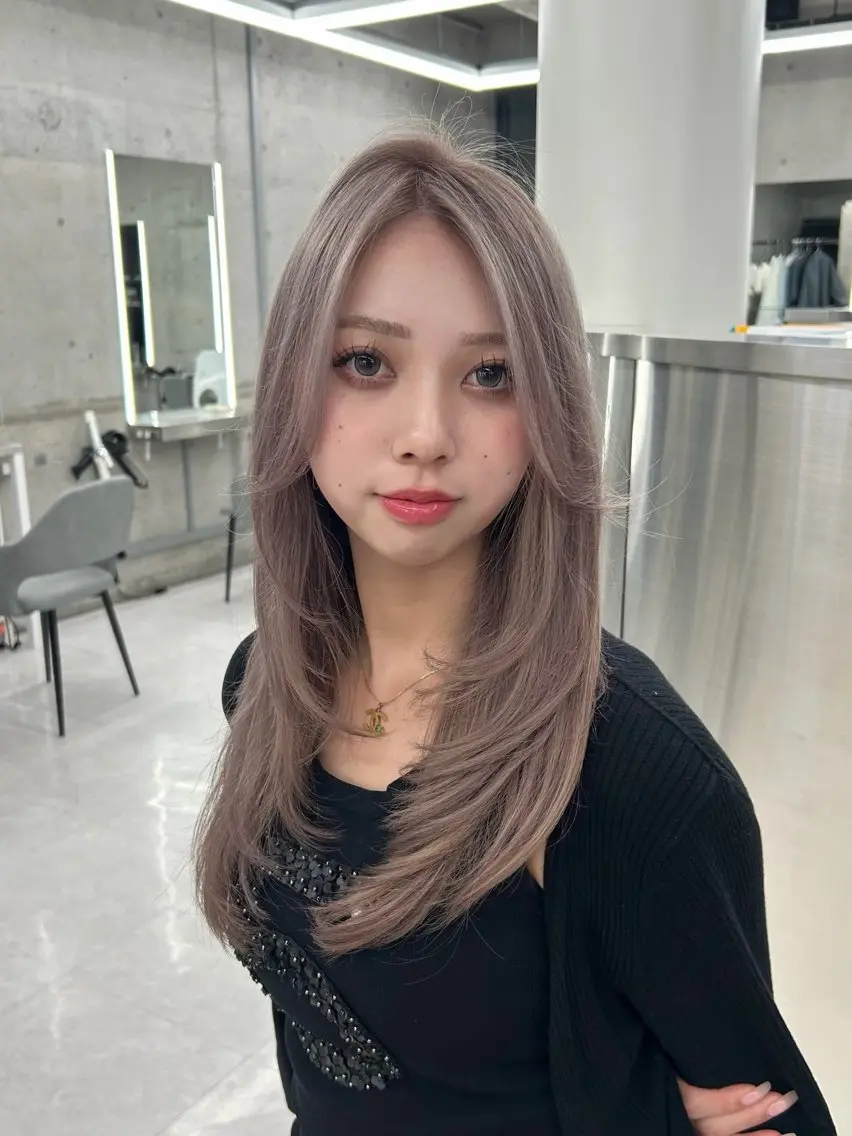 ロング カラー ブリーチ ヘアカラー カラー/エクステ 🤍ルナのヘアスタイル