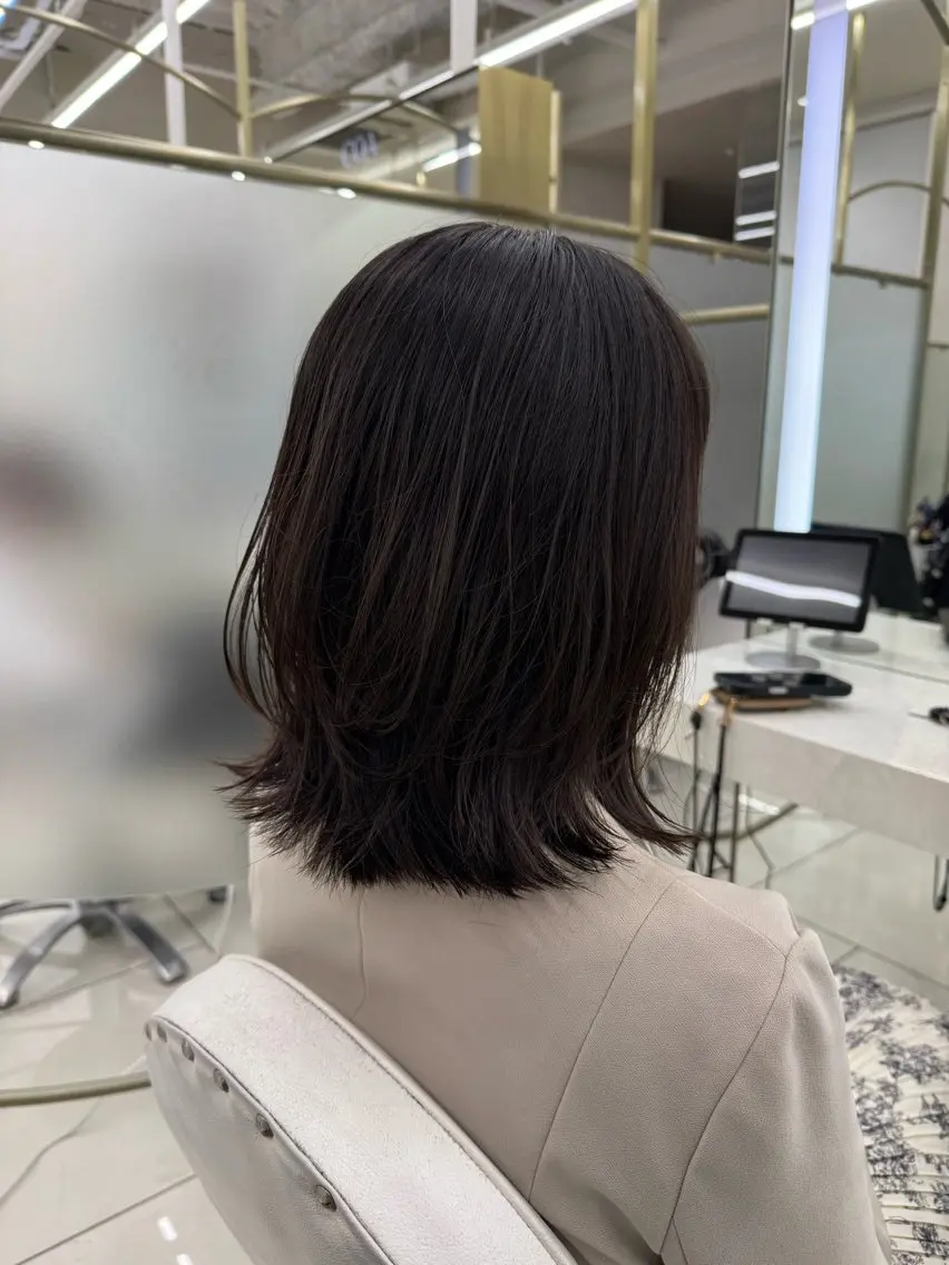 ミディアム カラー ヘアアレンジ くびれヘア 【無料カット】 ミディアムレイヤーのヘアスタイル