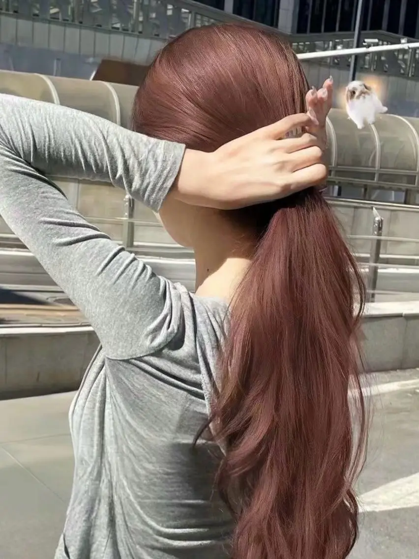 ロング カラー ヘアカラー トレンド暖色ヘア🍒 miu🍒のヘアスタイル