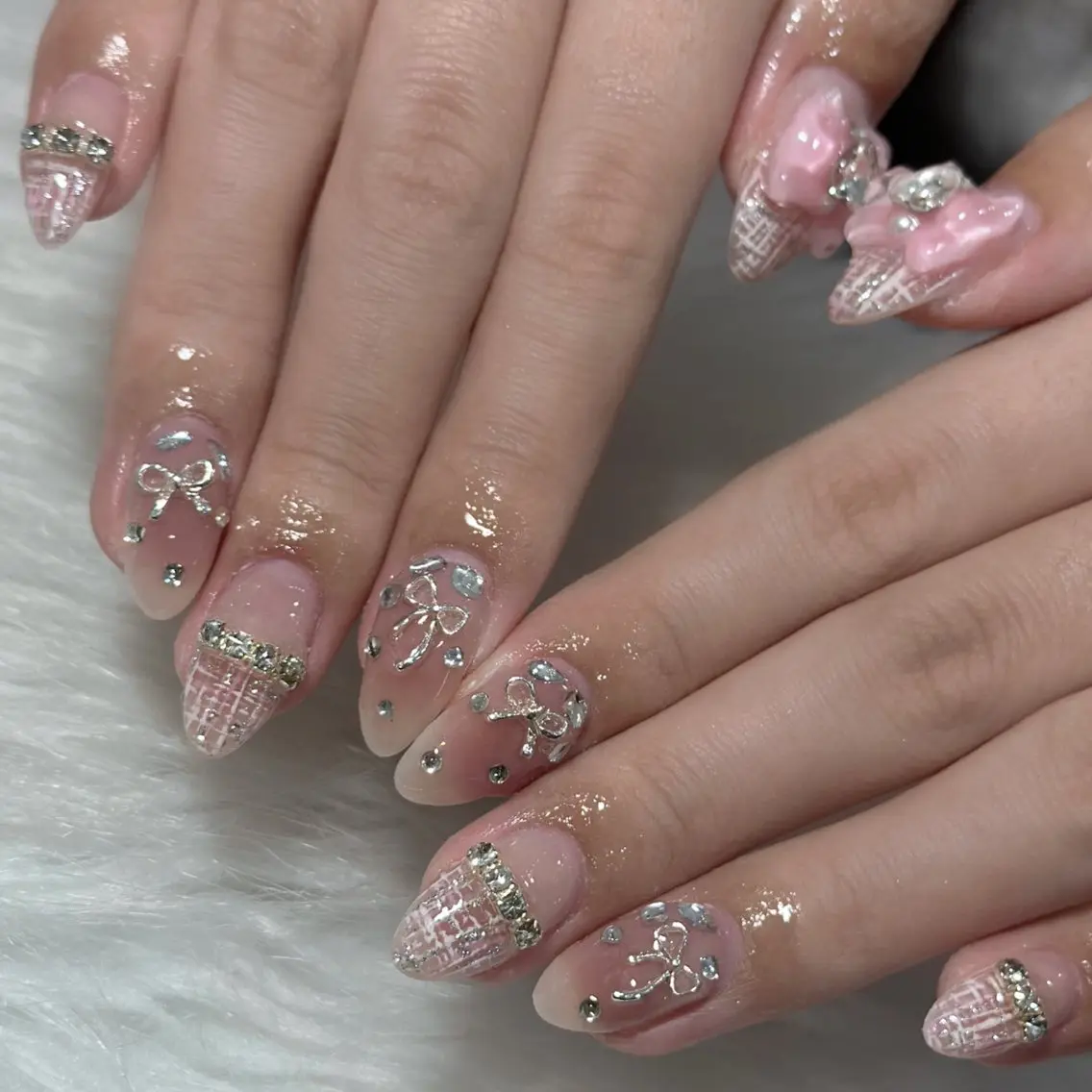 ネイル ハンドネイル フットネイル LAVISH nanamiのネイルデザイン