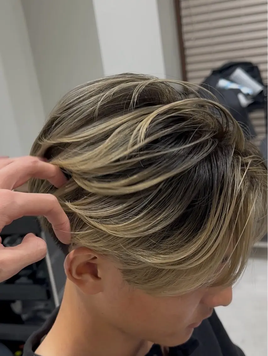 カラー メンズ メンズバレイヤージュ バレイヤージュ ブロンド カット ヘアカラー メンズ縮毛矯正 /町田/木村悠月のヘアスタイル